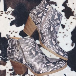 Universal threads sz 11